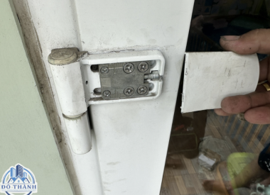 SỬA CỬA NHỰA LÕI THÉP GIÁ RẺ