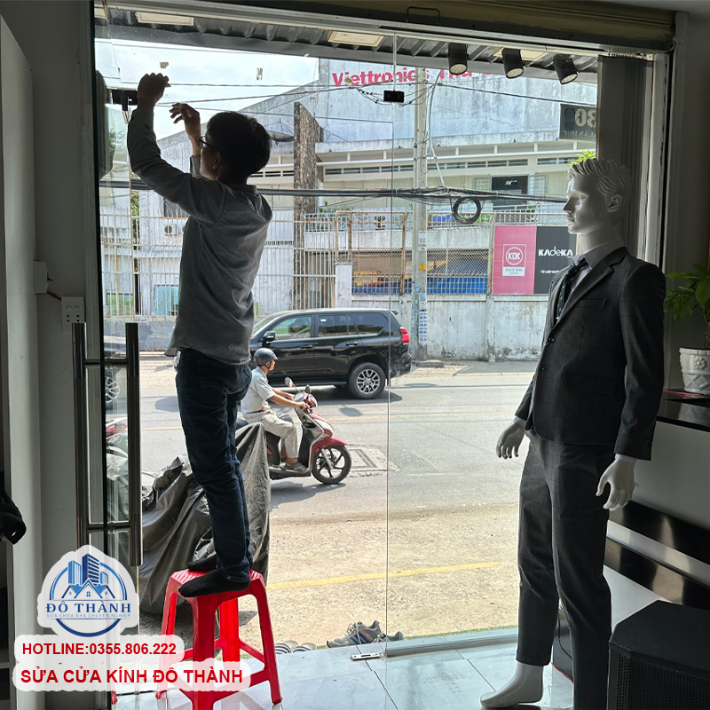sửa cửa kính