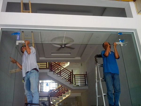 sửa cửa kính quận 2